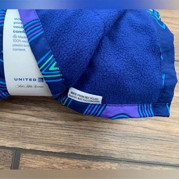 UNITED Polaris Business First SAKS FIFTH AVENUE Claude  UNITED Polaris Business First SAKS FIFTH AVENUE Claude Kameni Blanket Limited Ed